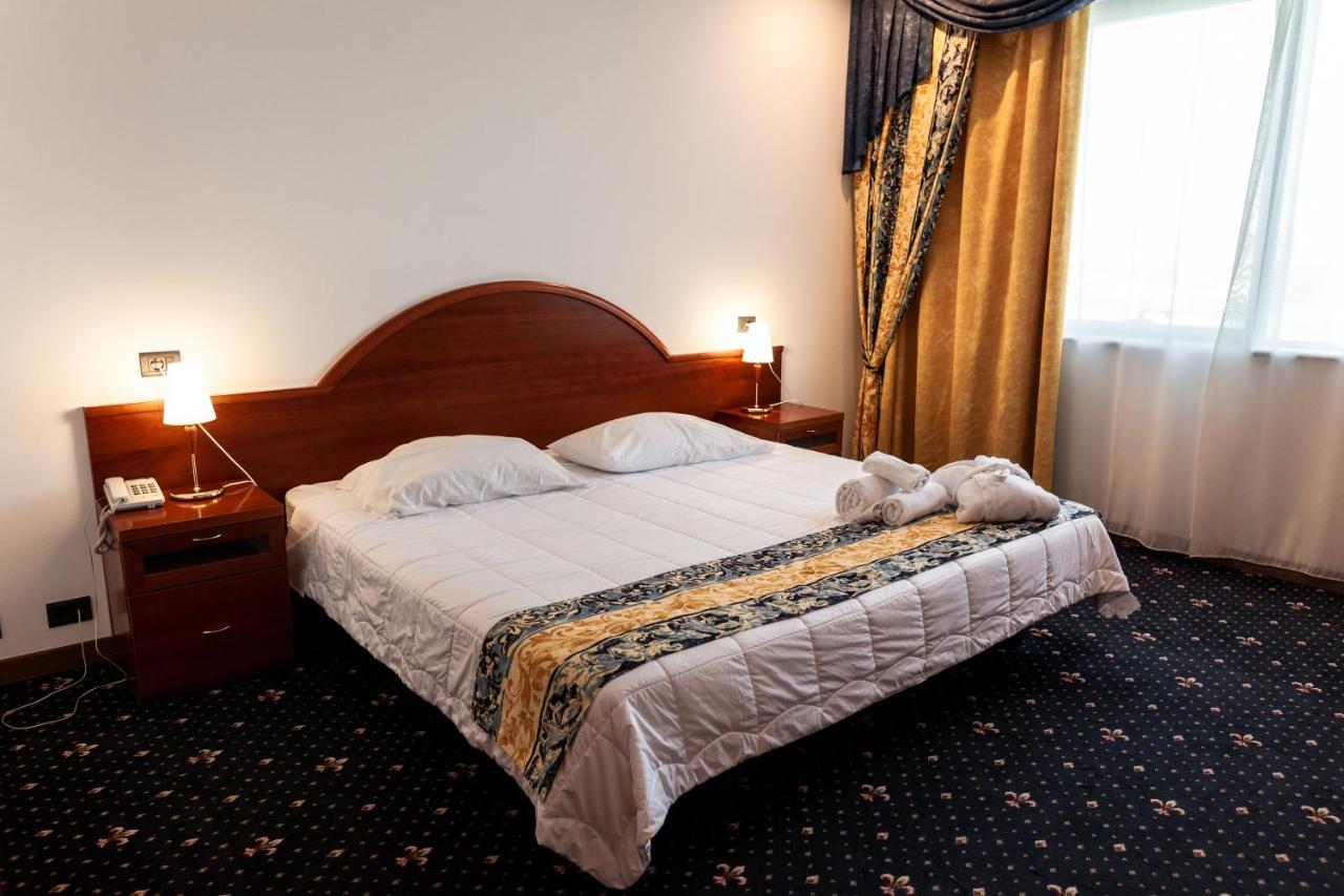 River Palace Hotel Atyrau Luaran gambar