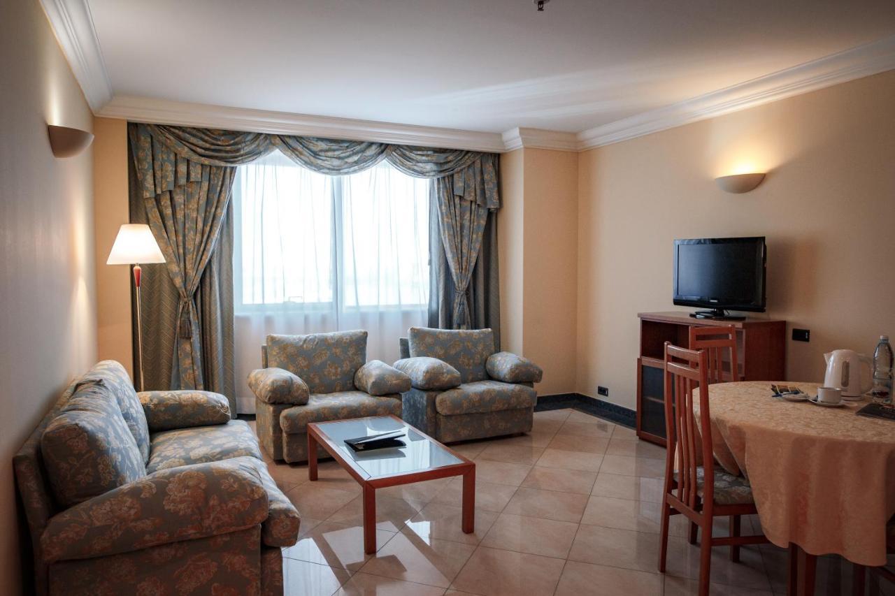 River Palace Hotel Atyrau Luaran gambar