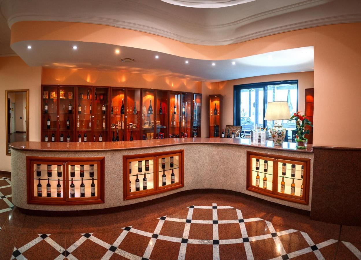 River Palace Hotel Atyrau Luaran gambar