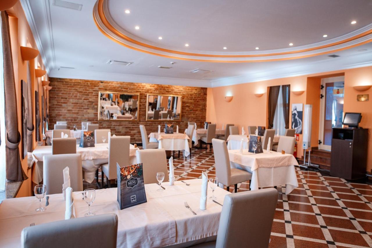 River Palace Hotel Atyrau Luaran gambar