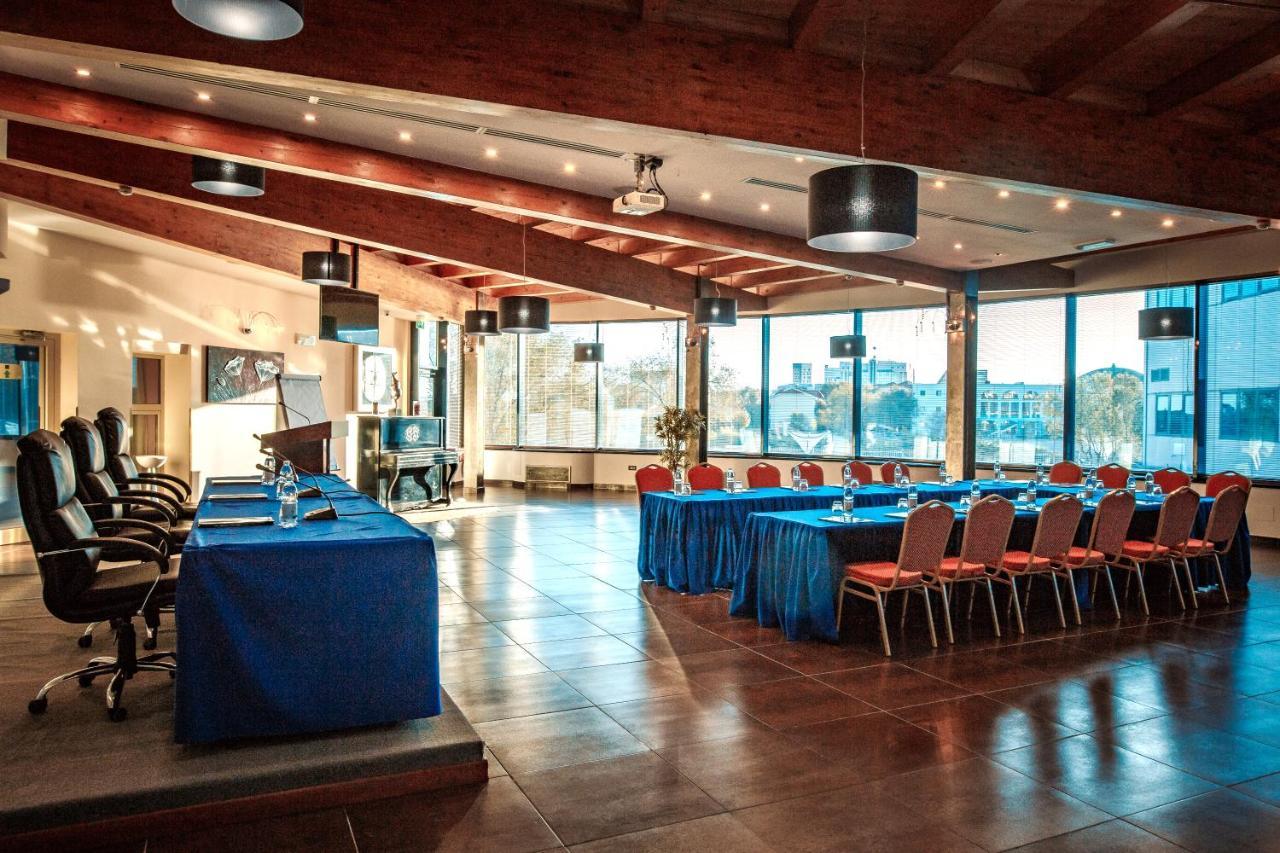River Palace Hotel Atyrau Luaran gambar