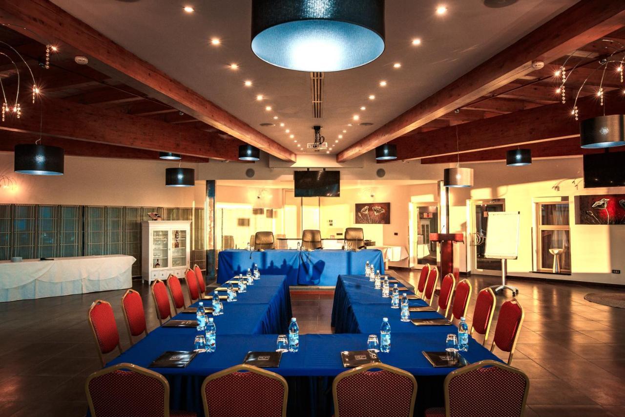 River Palace Hotel Atyrau Luaran gambar