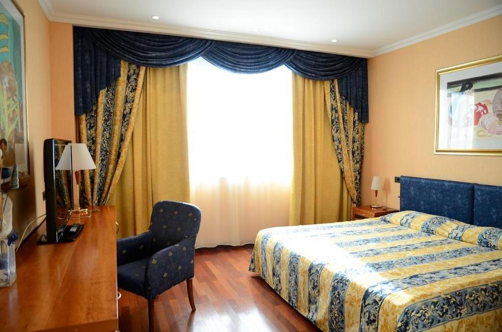 River Palace Hotel Atyrau Bilik gambar