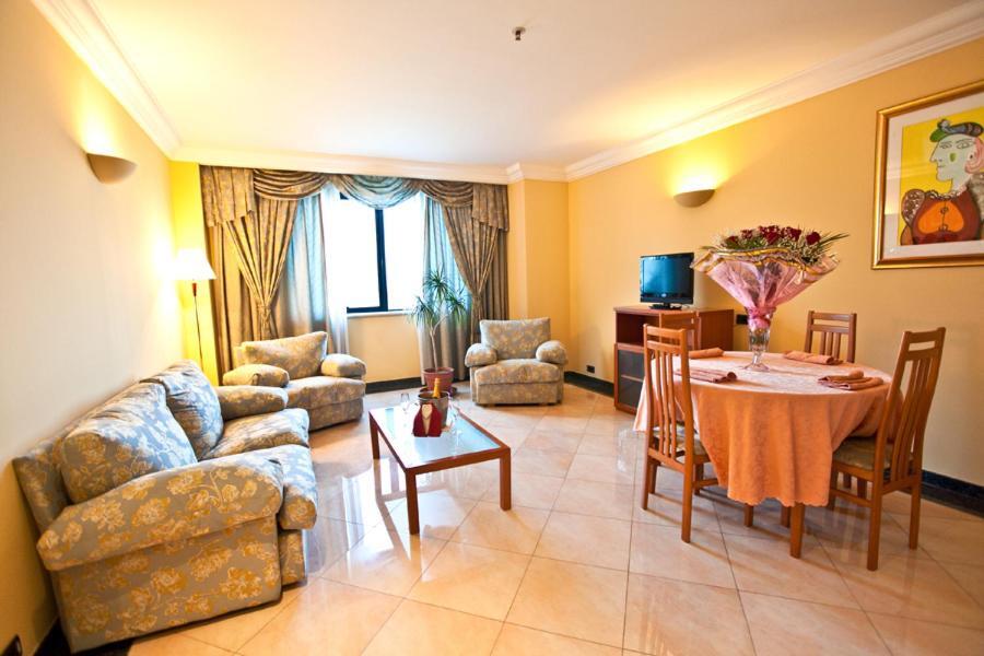 River Palace Hotel Atyrau Luaran gambar